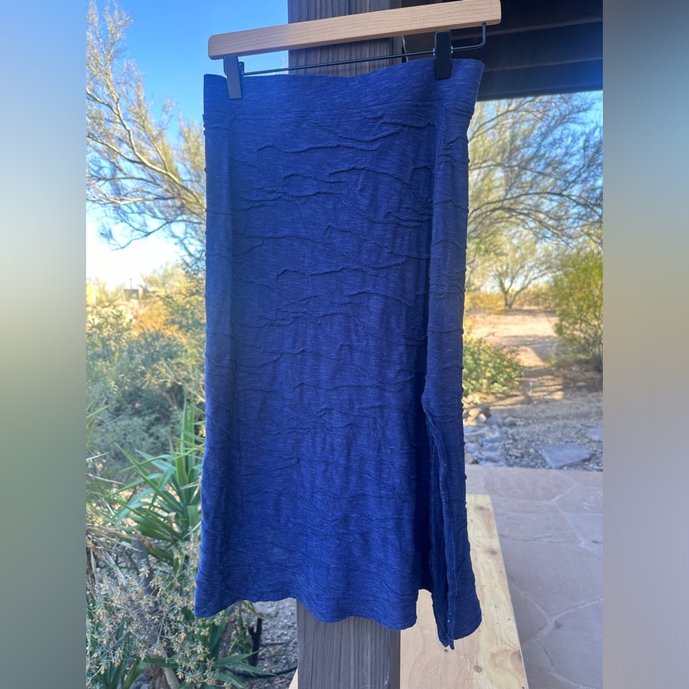 Pull on stretchy navy midi skirt